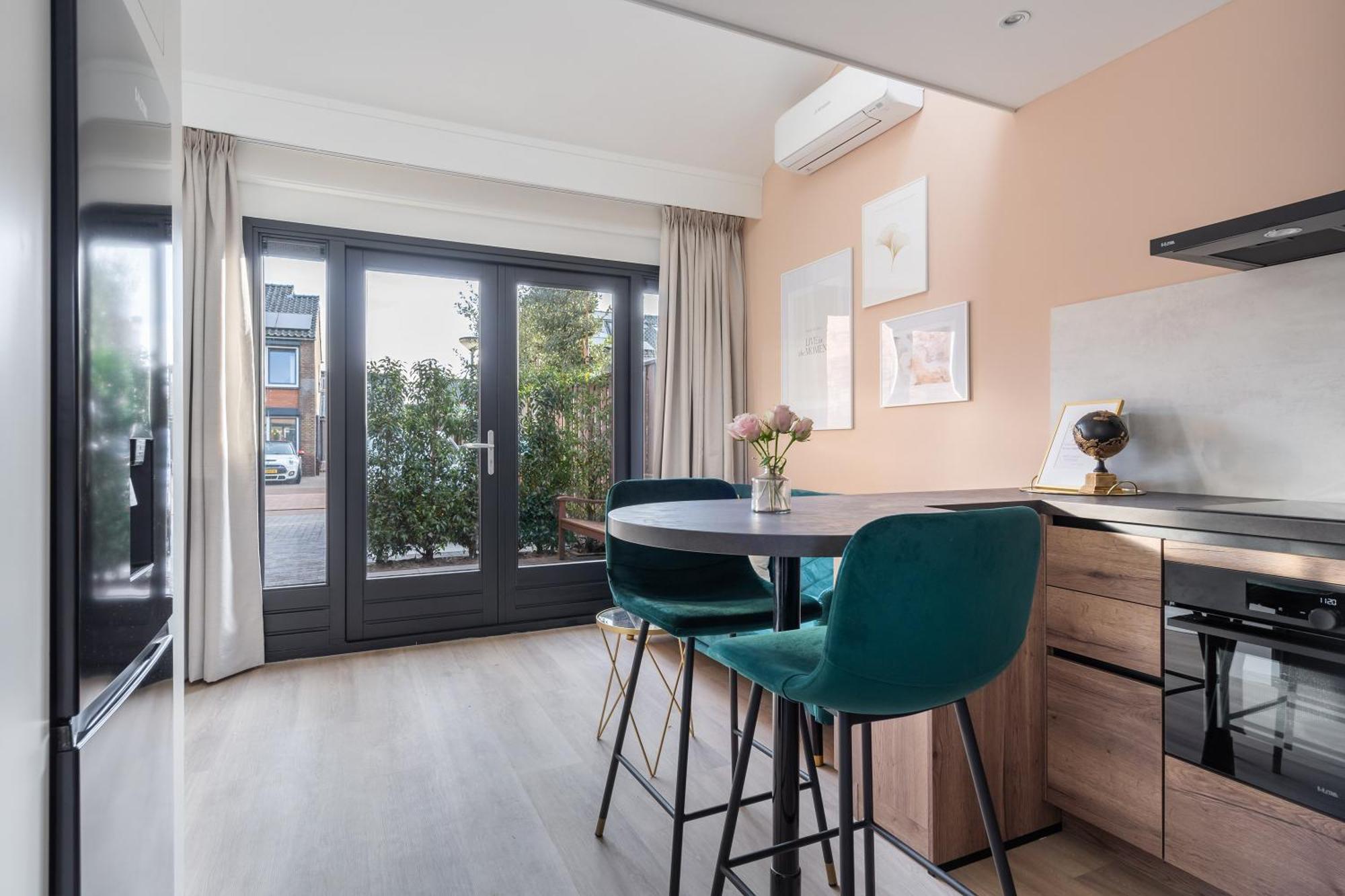 Апартаменты Luxury Fully Equipped Studio - Centrally Located Хюйцен Экстерьер фото